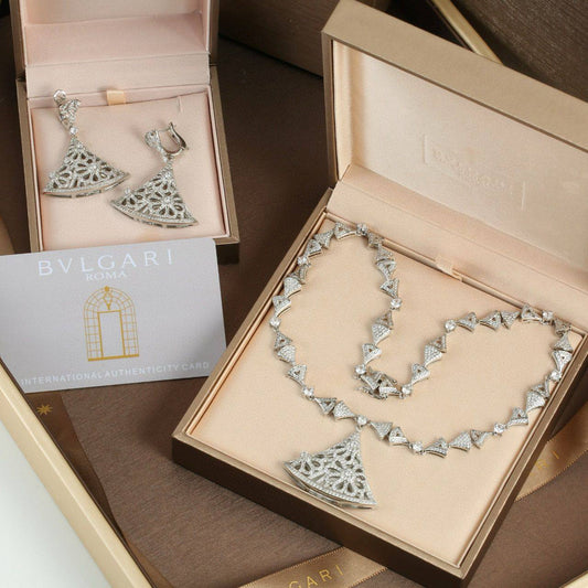 350 dhs🪙🌨️

Bvlgari Master SET

NECKLACE EARRINGS 

Zain89
♥️♥️♥️