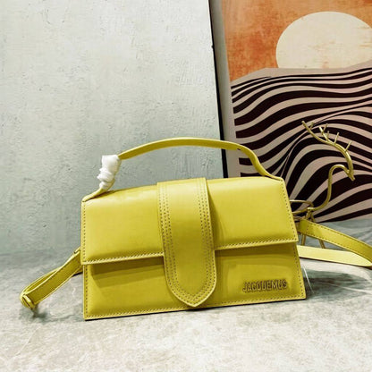 JACQUEMUS 
BIG SIZE NEW CAME GOOD QUALITY 

WITH BOX 🎁🎁🎁

110 dhs💓
SIZE: 24CM

Zain39
♥️♥️♥️