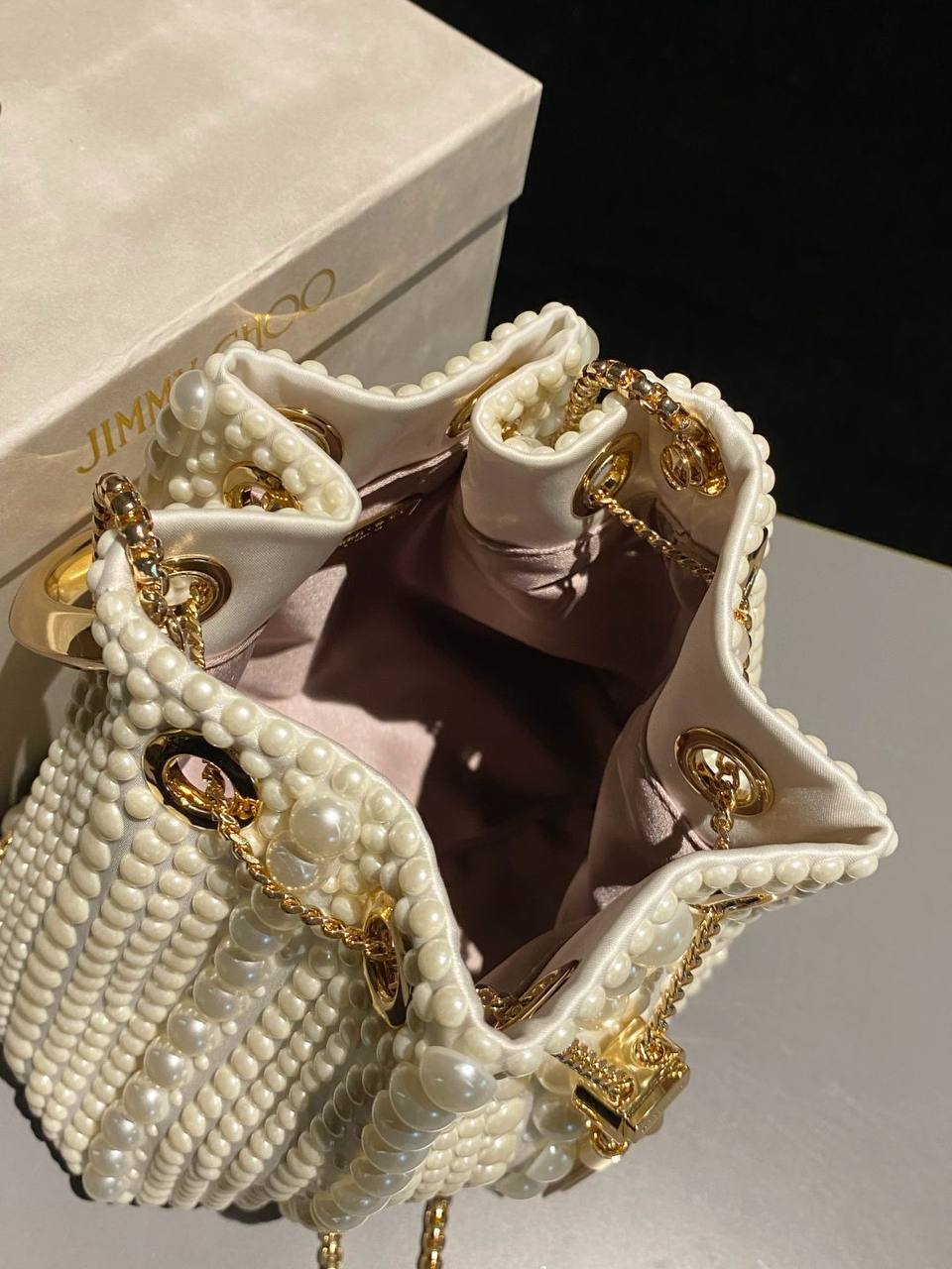 Jimmy Choo Bon Bon satin mini
*Size 15 cm*
For Price 👇 WTSP Text Zain 0568585901

Zain278
♥️♥️♥️