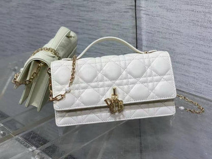 Dior

95 dhs✅ 

with box
🎁🎁🎁

Zain72
♥️♥️♥️
