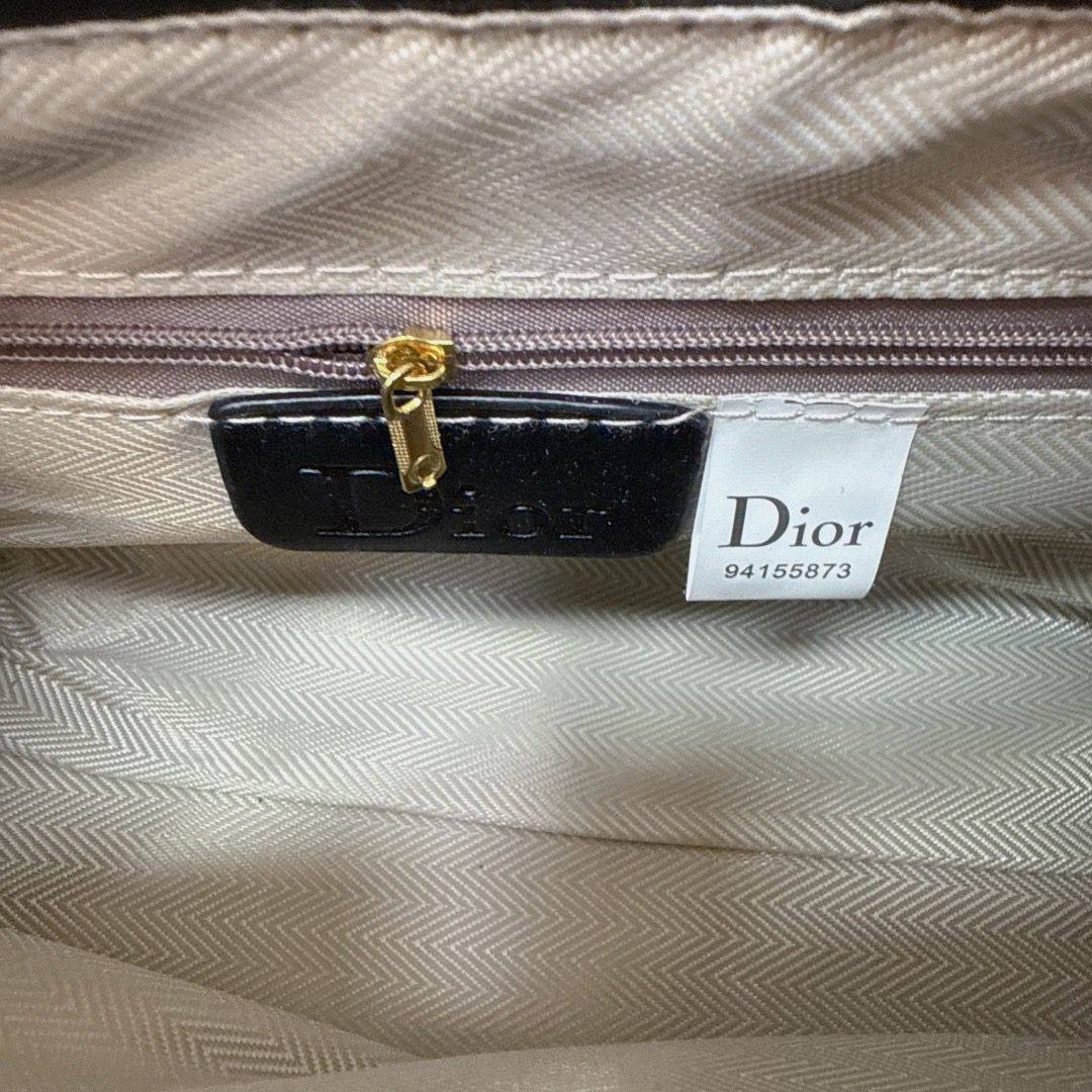 CHRISTIAN DIOR
sᴡᴇᴇᴛ ʟᴀᴅʏ ᴛᴏᴘ ʜᴀɴᴅʟᴇ
ᴡɪᴛʜ ʟᴏɴɢ ᴛʀɪᴍ sᴛʀᴀᴘ
ɢᴏʟᴅ ʜᴀʀᴅᴡᴀʀᴇ
sɪᴢᴇ : 24 cm
ᴡɪᴛʜ BOX
🎁🎁🎁

75 dhs💓

Zain31
♥️♥️♥️