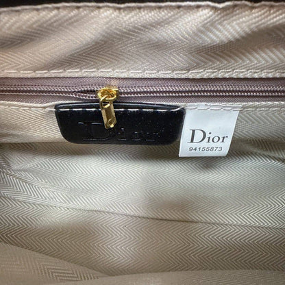 CHRISTIAN DIOR
sᴡᴇᴇᴛ ʟᴀᴅʏ ᴛᴏᴘ ʜᴀɴᴅʟᴇ
ᴡɪᴛʜ ʟᴏɴɢ ᴛʀɪᴍ sᴛʀᴀᴘ
ɢᴏʟᴅ ʜᴀʀᴅᴡᴀʀᴇ
sɪᴢᴇ : 24 cm
ᴡɪᴛʜ BOX
🎁🎁🎁

75 dhs💓

Zain31
♥️♥️♥️