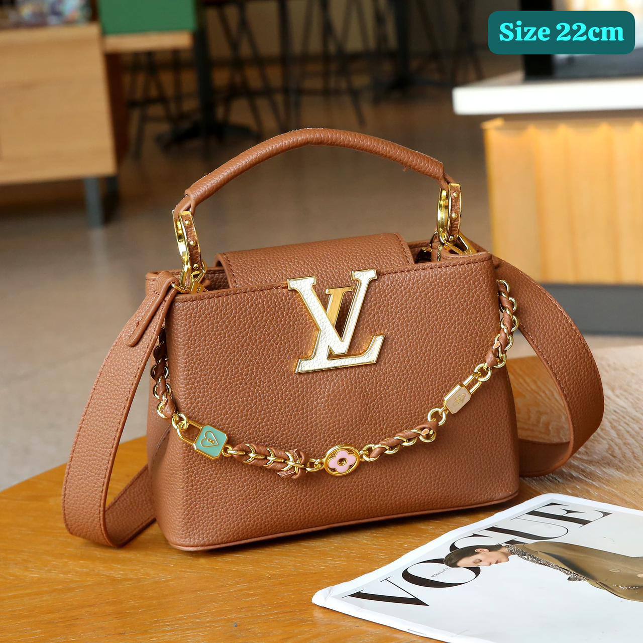 LV
Best quality

With box’s
🎁🎁🎁

125 dhs❣️
size 22cm

Zain158
♥️♥️♥️