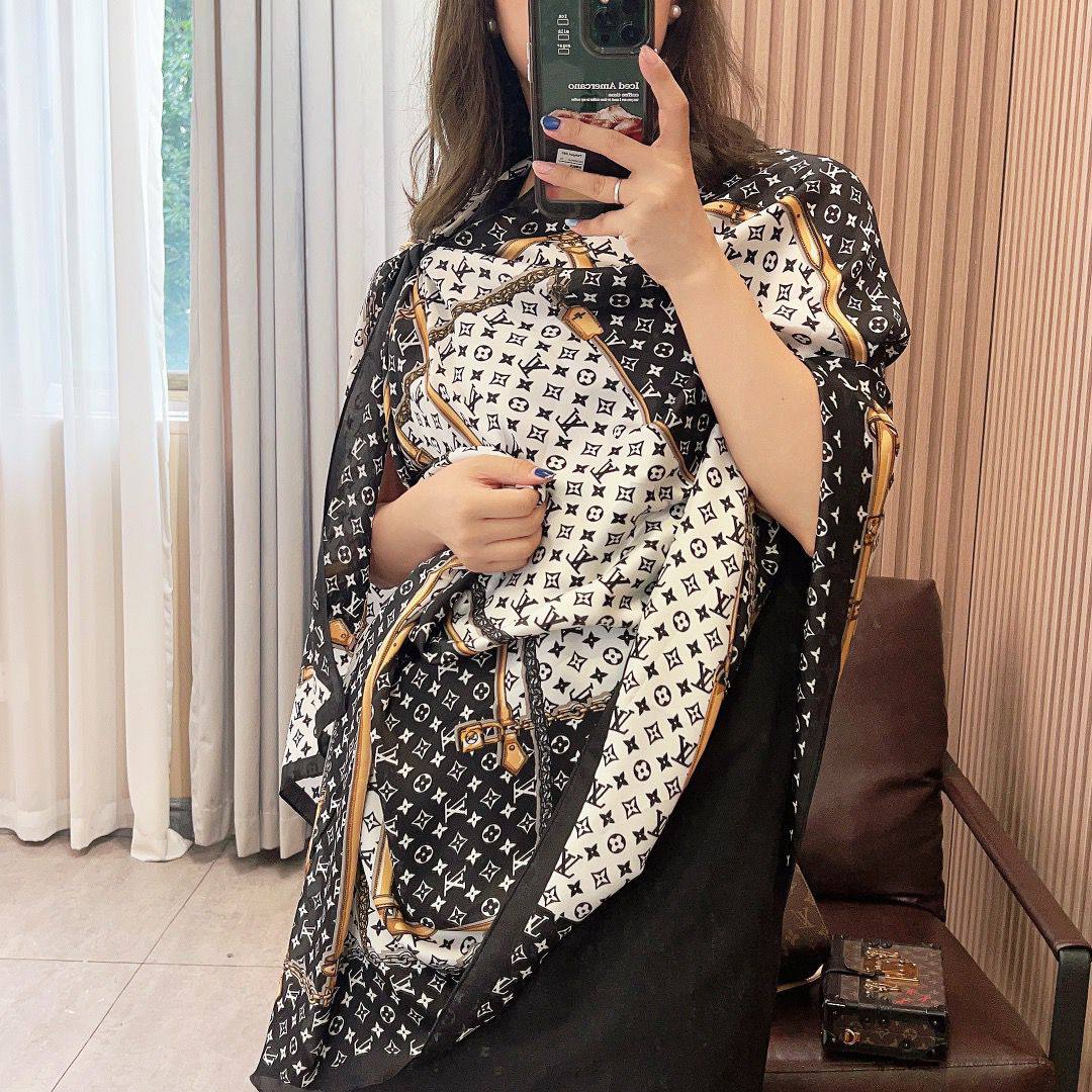 Silk scarf
40 dhs✅

Zain93
♥️♥️♥️
