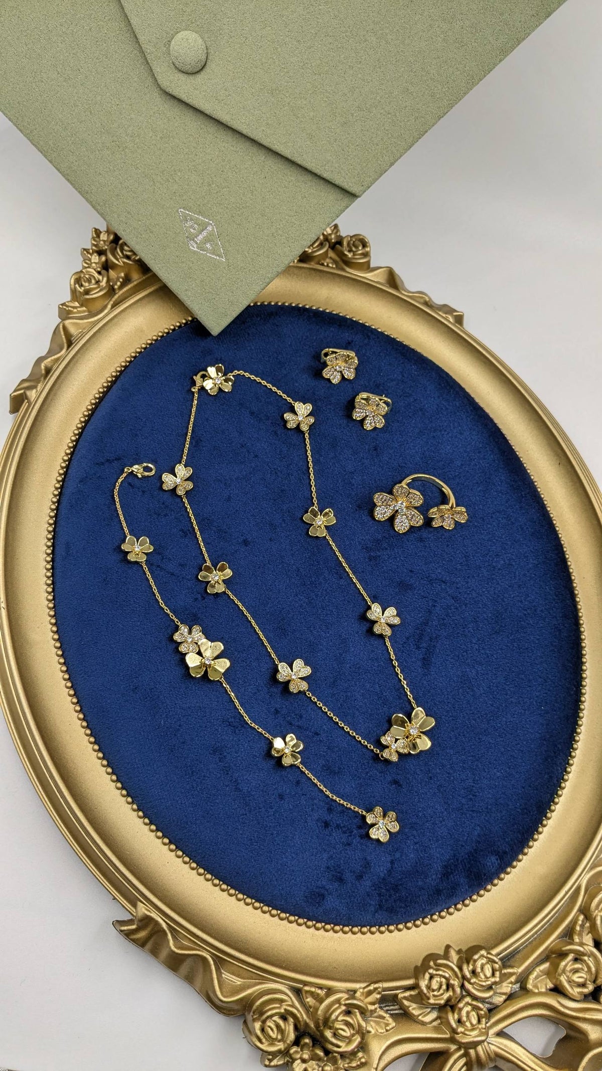 Van Cleef
Master Quality
Necklace, Earrings , Bracelet & F. Ring
310 dhs🇦🇪 with Normal Box 🎁
330 dhs🇦🇪  with Good Box 🎁
380 dhs🇦🇪  with Master Box 🎁

Zain210
♥️♥️♥️