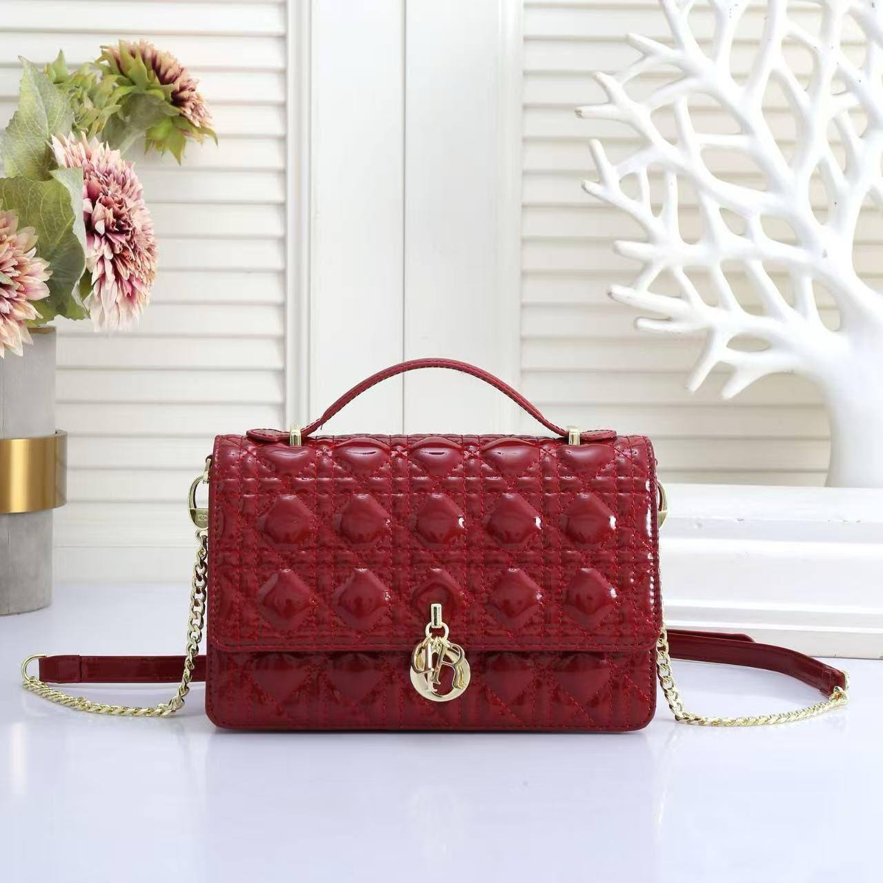 Dior
24*15*5 cm

95 dhs❣️
with box
🎁🎁🎁

Zain17
♥️♥️♥️