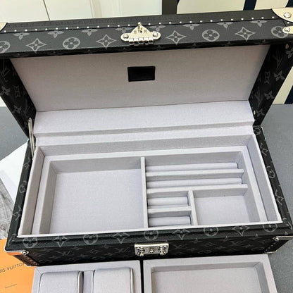 LV Box
Jewelry Box Matster quality 
690 dhs❣️

Zain228
♥️♥️♥️