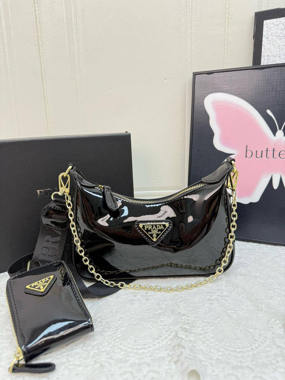 Prada
24 cm 
with box 
🎁🎁🎁

85 dhs💓

Zain17
♥️♥️♥️