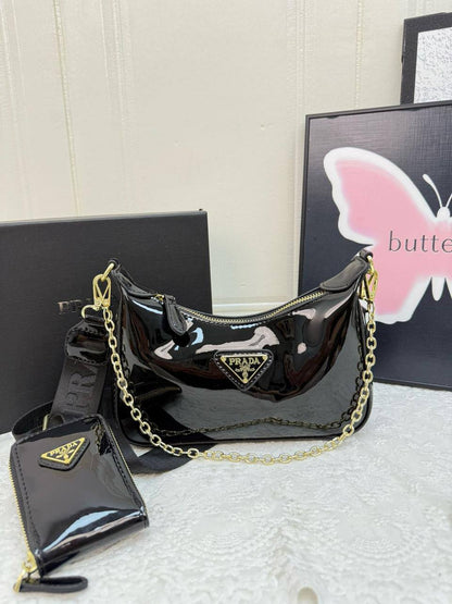 Prada
24 cm 
with box 
🎁🎁🎁

85 dhs💓

Zain17
♥️♥️♥️