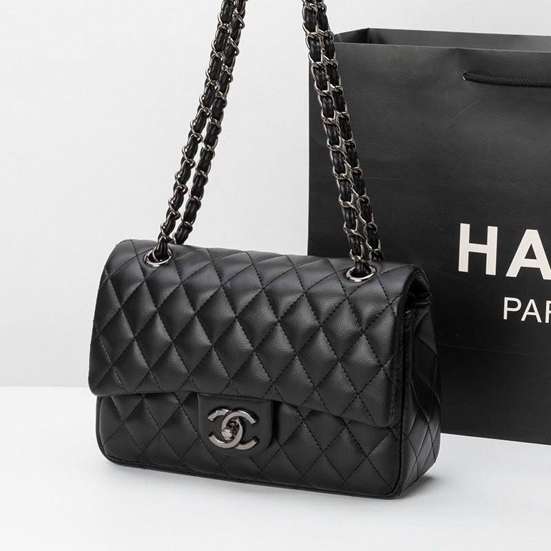 Chanel
Best quality
Whith box’s
110 dhs🇦🇪🇦🇪
size 25cm

Zain158
♥️♥️♥️