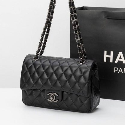 Chanel
Best quality
Whith box’s
110 dhs🇦🇪🇦🇪
size 25cm

Zain158
♥️♥️♥️