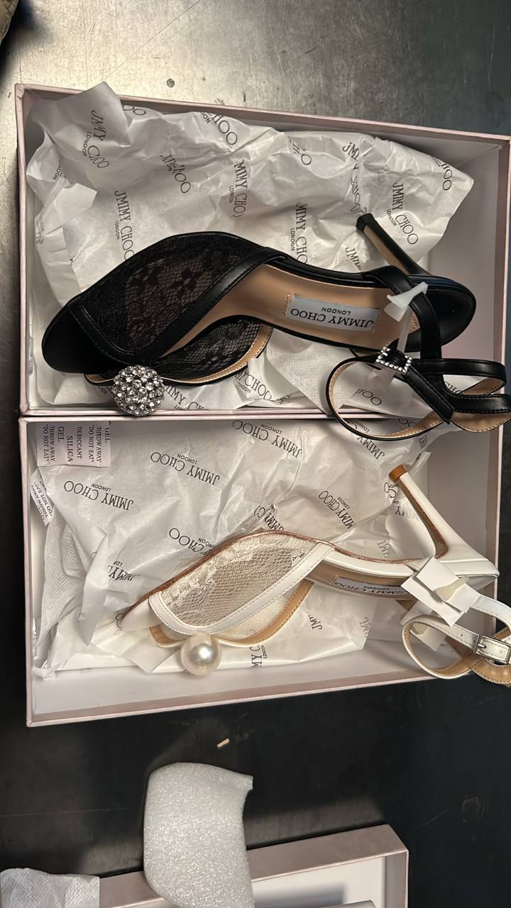 Jimmy choo

Size 36 to 41

120 dhs💛

Zain146
♥️♥️♥️