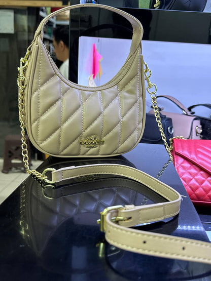 Coach

70 dhs✅

With box
🎁🎁🎁

Zain219
♥️♥️♥️
