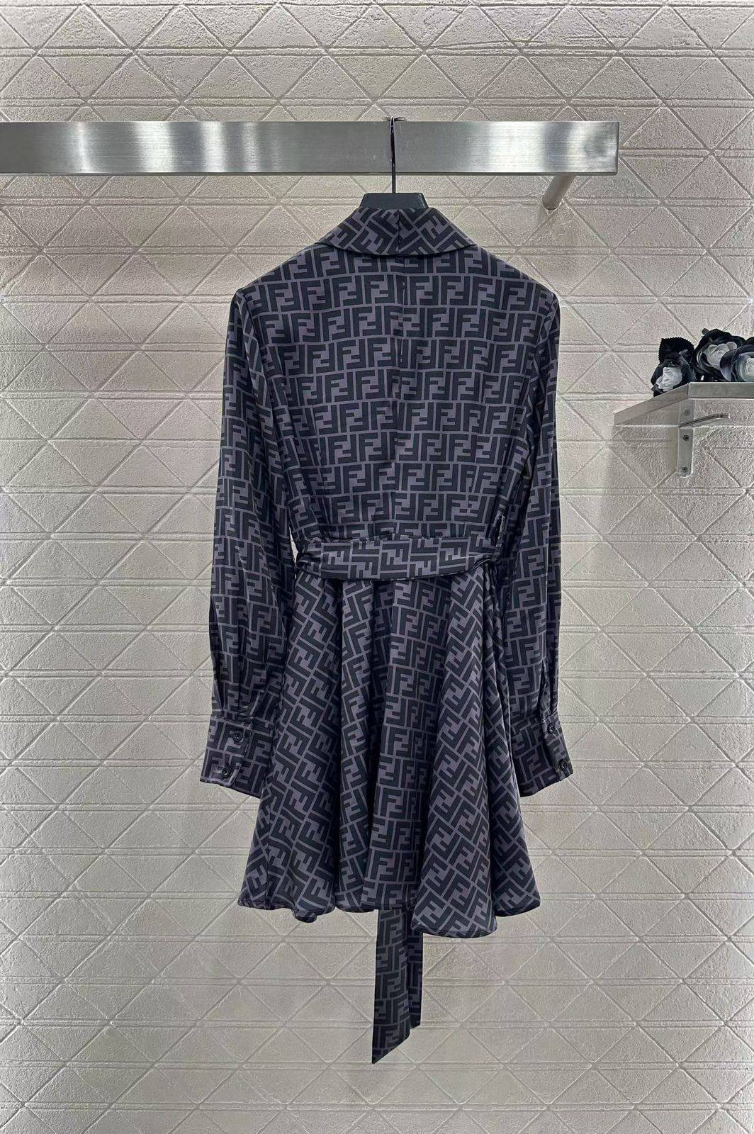 *New collections 💕💕    
180 dhs❣️
*good  quality  
*Sizes:S M L 
*AVAILABL

Zain231
♥️♥️♥️