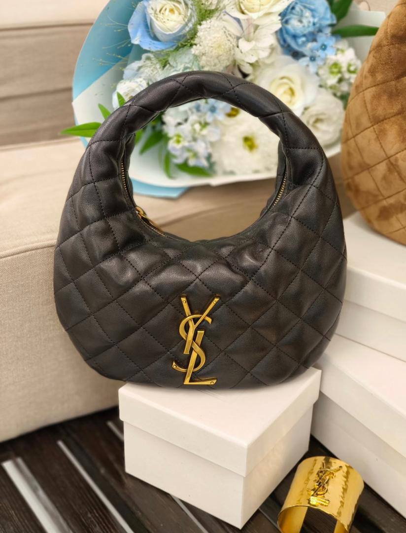 YSL
90 dhs🪙🌨️
Good quality 

with box
🎁🎁🎁

Zain35
♥️♥️♥️