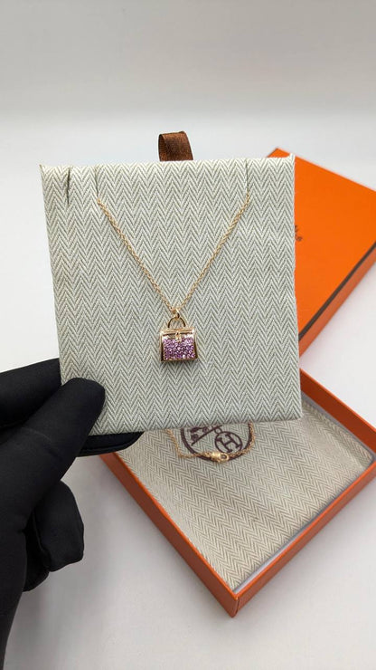 Hermes
*Master Quality* 
*Necklace*
80 dhs✅ with Normal Box 🎁
90 dhs✅ with Good Box 🎁
120 dhs✅ with Master Box 🎁

Zain210
♥️♥️♥️