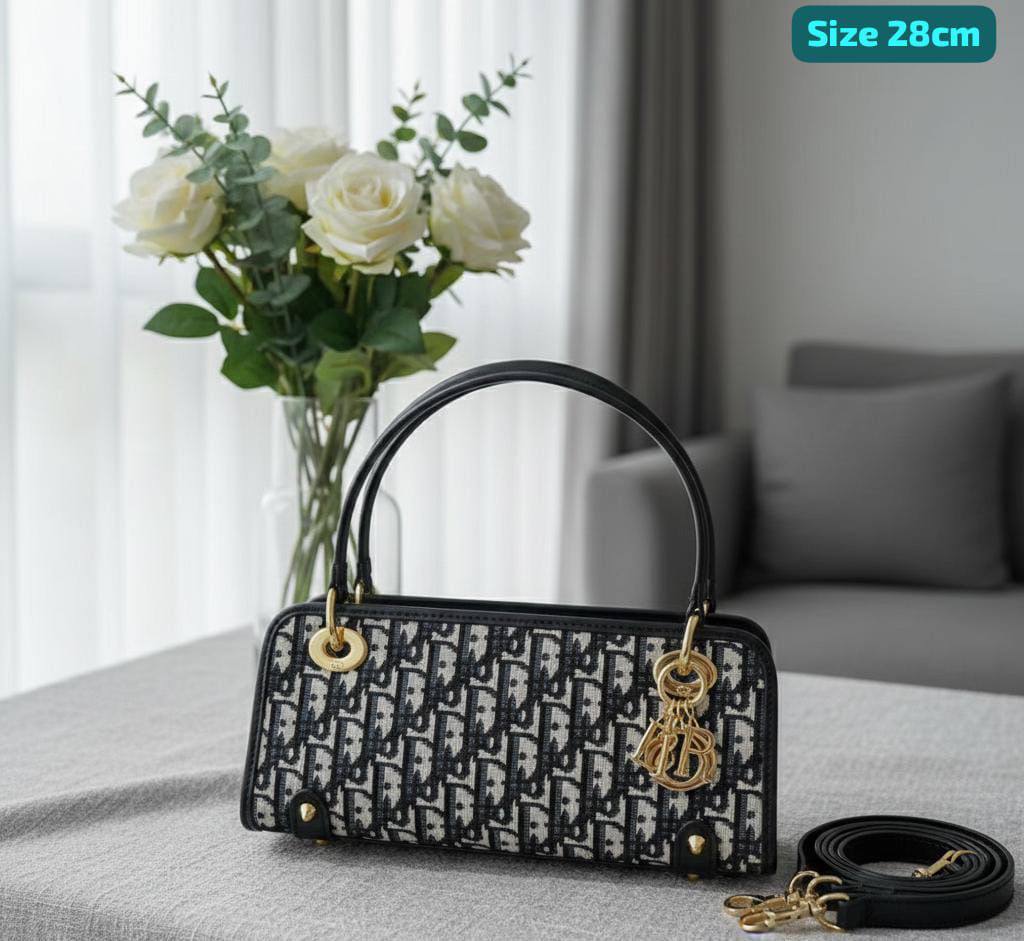 Dior
Best quality
With box’s
🎁🎁🎁

115 dhs🗽
size 28cm

Zain158
♥️♥️♥️