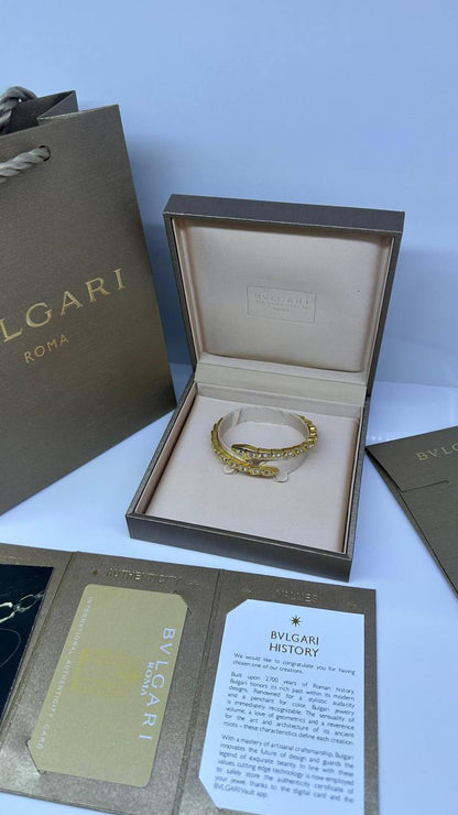 BVLGARI 🍁*
Bangle 🐦‍🔥
good quality 💯
With normal boxes 📦 
40 dhs✅
With same master box 📦 
75 dhs✅

Zain216
♥️♥️♥️