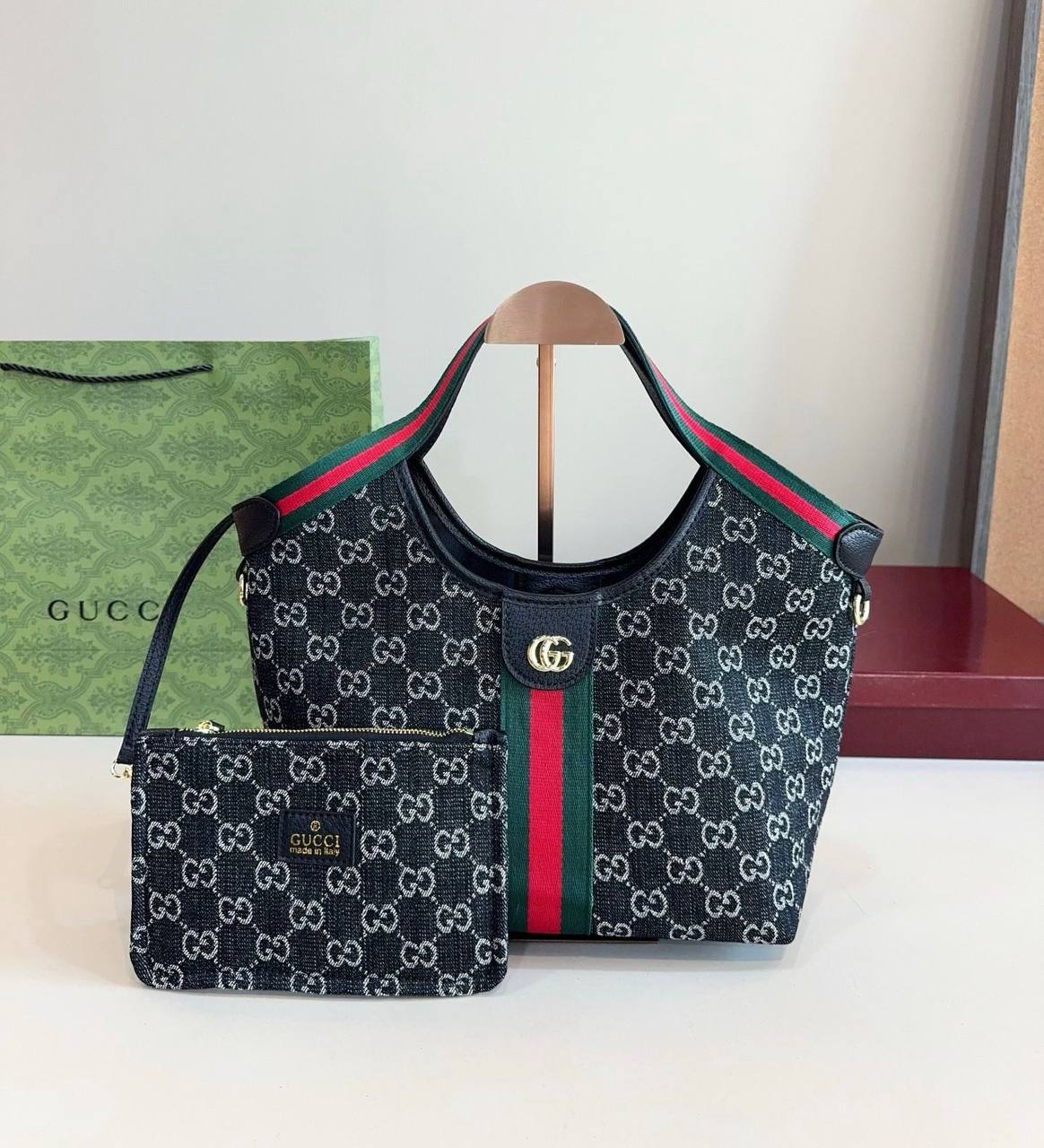 GUCCI 
COPY ONE NEW CAME 
SMALL SIZE 

WITH BOX 
🎁🎁🎁

150 dhs💓

Zain39
♥️♥️♥️