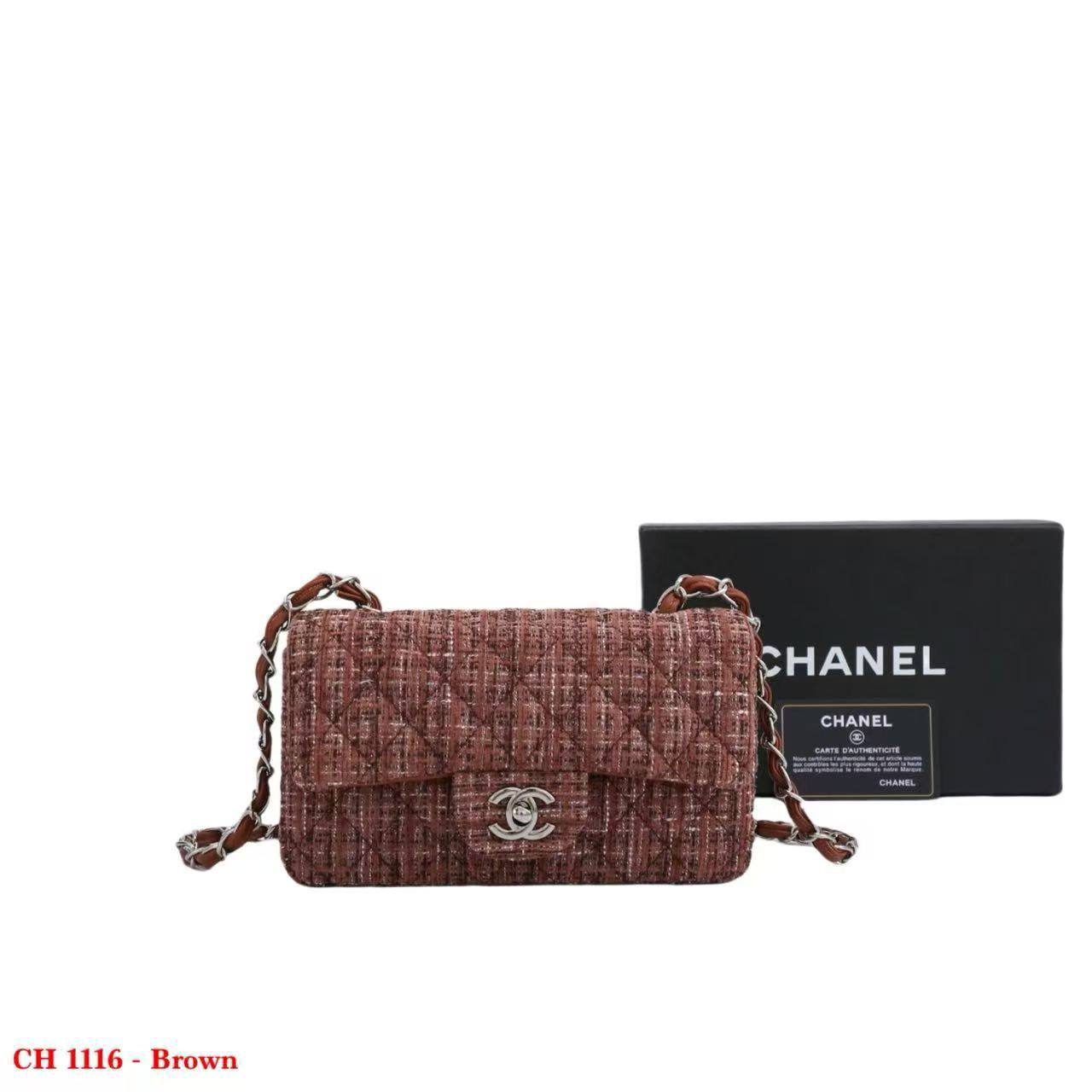 Chanel
95 dhs✅

with box
🎁🎁🎁

size 21×6×11cm

Zain42
♥️♥️♥️