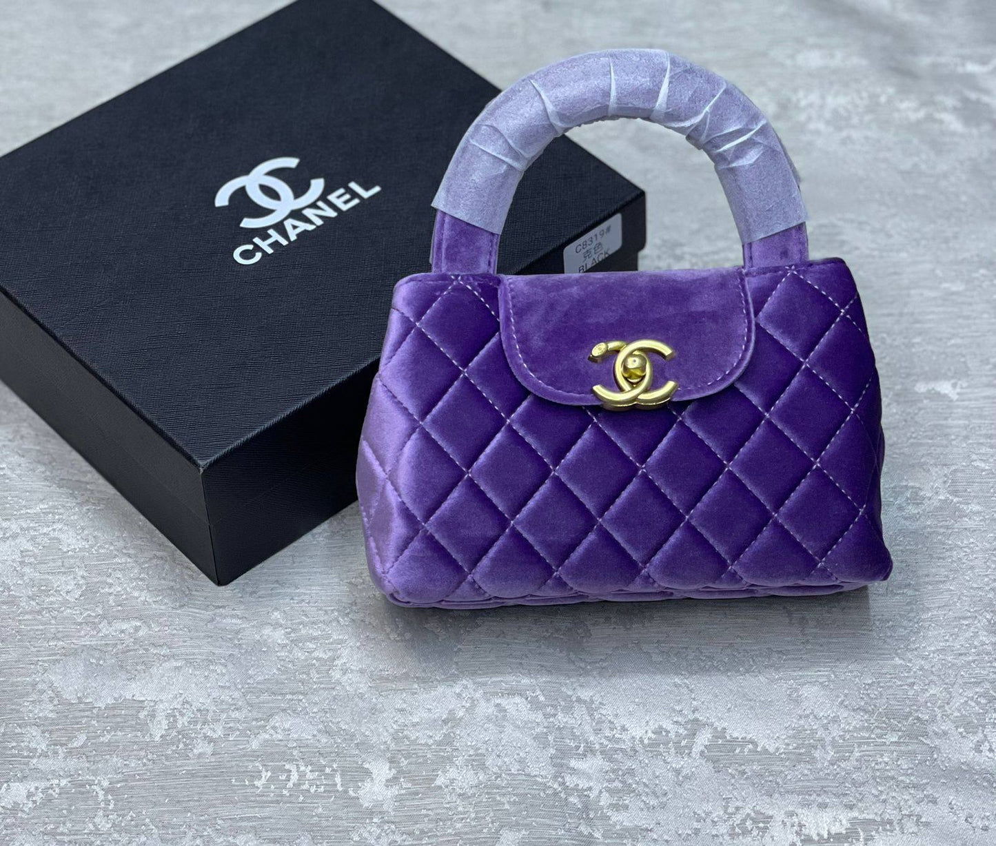 Chanel

With box
🎁🎁🎁

100 dhs🗽

Zain175
♥️♥️♥️