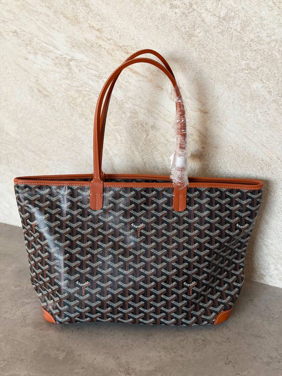 𝐆𝐨𝐲𝐚𝐫𝐝 𝐀𝐫𝐭𝐨𝐢𝐬
 𝐏𝐌 𝐁𝐚𝐠 
𝐖𝐢𝐭𝐡 𝐓𝐨𝐩 𝐙𝐢𝐩 

For Price 👇 WhatsApp✅
0568585901 
0507557372
0552275751 Owner Zain 👌

ZainETAG 4
♥️♥️♥️
