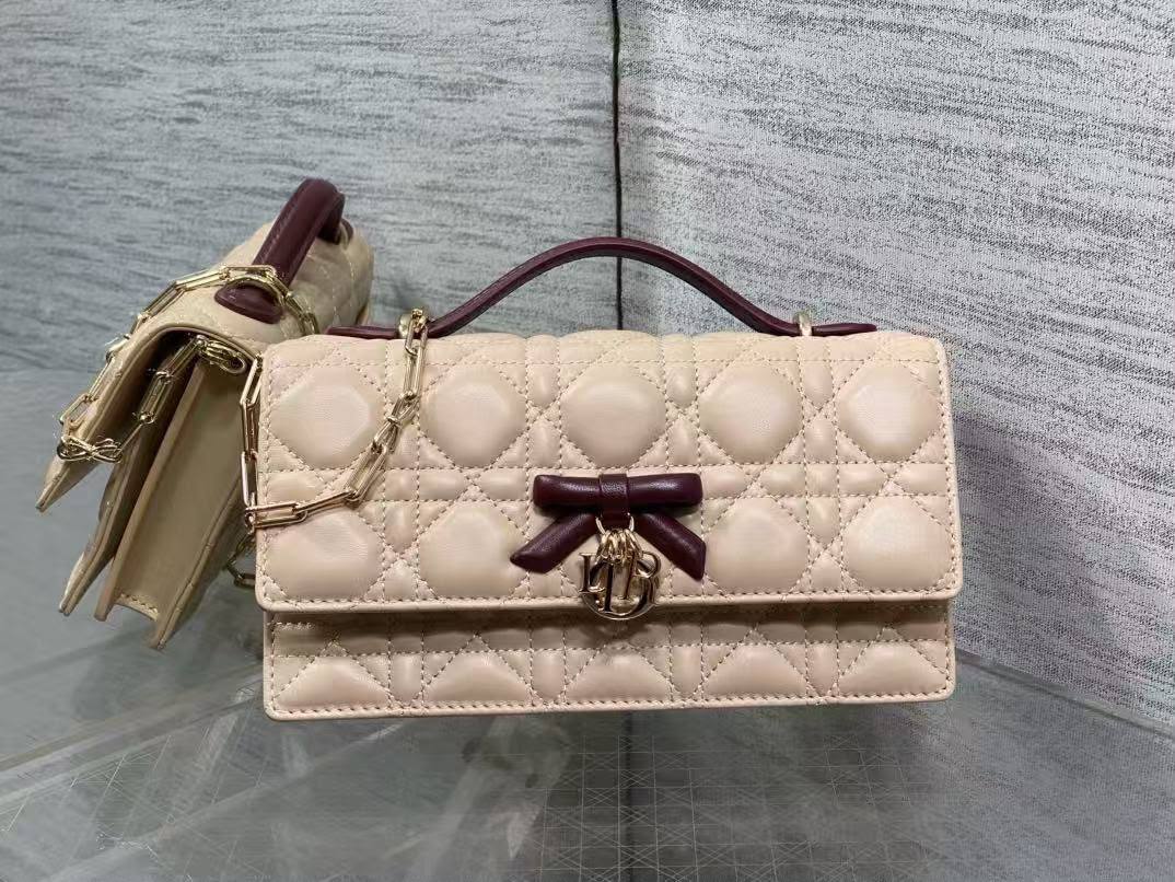 Dior My Dior Mini Bag
*Size 21 cm*
For Price 👇 WhatsApp✅
0568585901 
0507557372
0552275751 Owner Zain 👌

Zain274
♥️♥️♥️