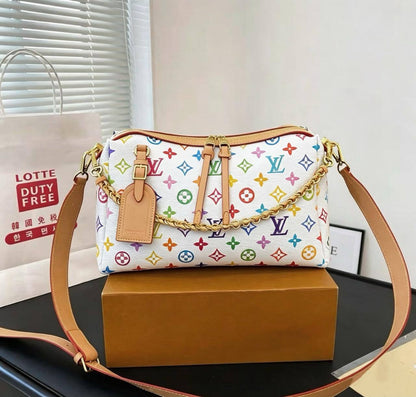 LV
GOOD QUALITY 
WITH BOX 
100 dhs💓

Zain17
♥️♥️♥️