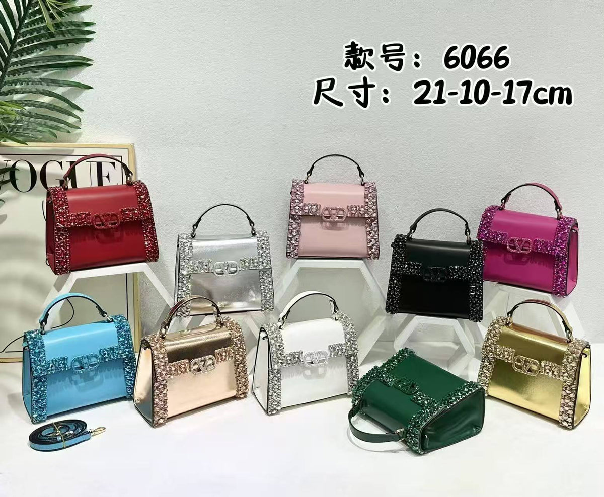 VALENTINO 

COPY ONE 
NEW CAME 

WITH BOX 
175 dhs🇦🇪🇦🇪

Zain39
Zain295
♥️♥️♥️