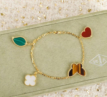 VCA ❤️‍🔥*
Bracelet 🐦‍🔥
Master quality 💯
With normal boxes 📦 
70 dhs✅

With master box 🗃️ 
95 dhs✅

Zain216
♥️♥️♥️