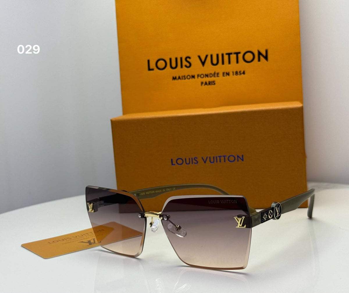 LV

Sunglasses 
65 dhs🇦🇪🇦🇪🇦🇪

Zain182
♥️♥️♥️