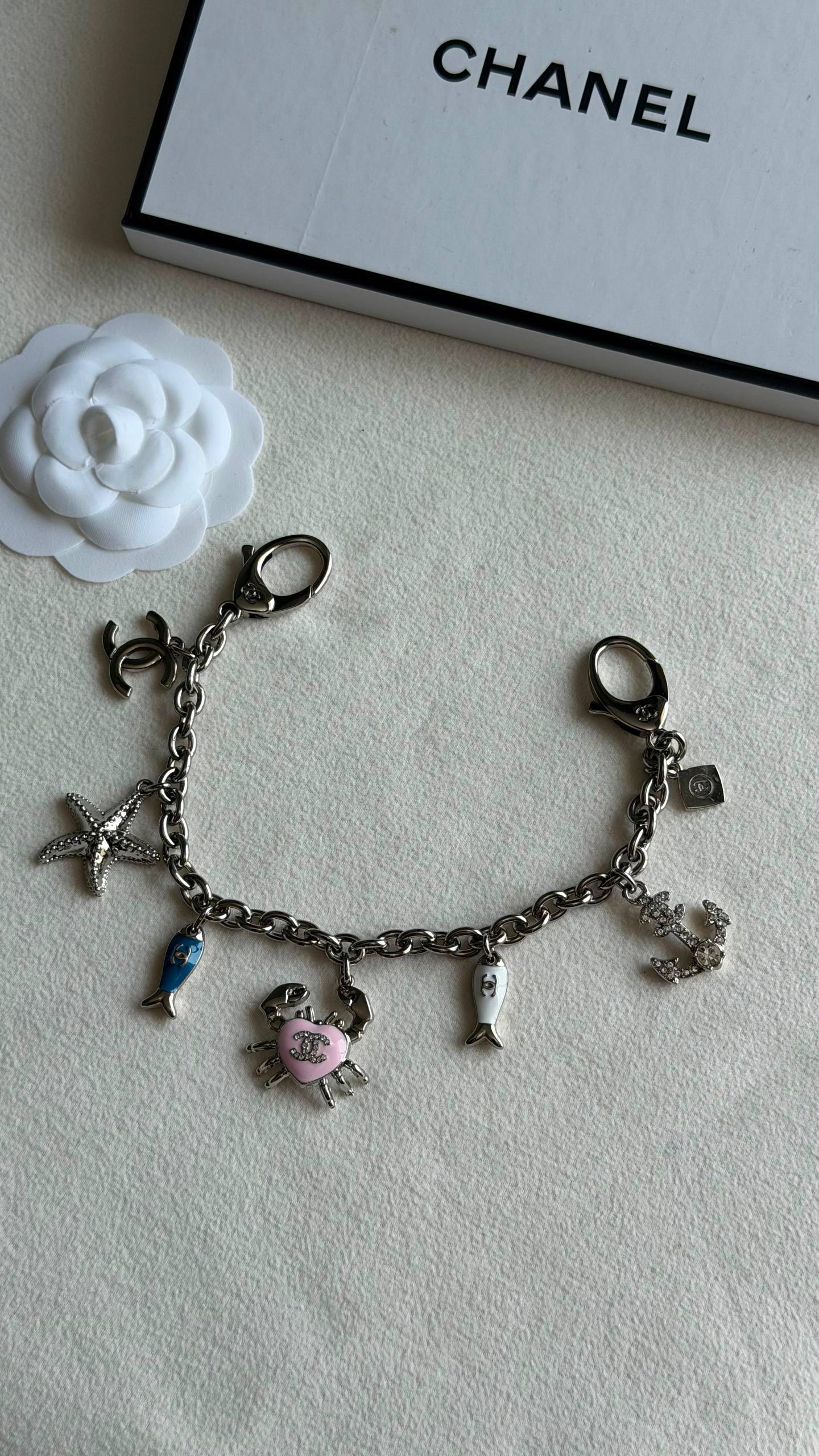 GUCCI  & CHANEL 
CHARMS
Super master quality 
*with complete packing*🎁
240 dhs✅

Zain280
♥️♥️♥️