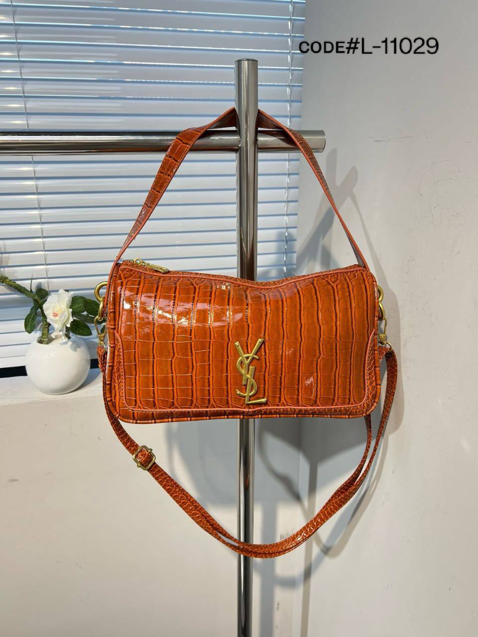 YSL  - ʏᴠᴇs sᴀɪɴᴛ ʟᴀᴜʀᴀɴᴛ
ᴄʀᴏᴄᴏᴅɪʟᴇ ʟᴇᴀᴛʜᴇʀ ᴍᴀᴛᴇʀɪᴀʟ
ɪᴛ ʜᴀs ʟᴏɴɢ ʙᴇʟᴛ sᴛʀᴀᴘ
sɪᴢᴇ : 28 cm

65 dhs🪙💕

Zain31
♥️♥️♥️