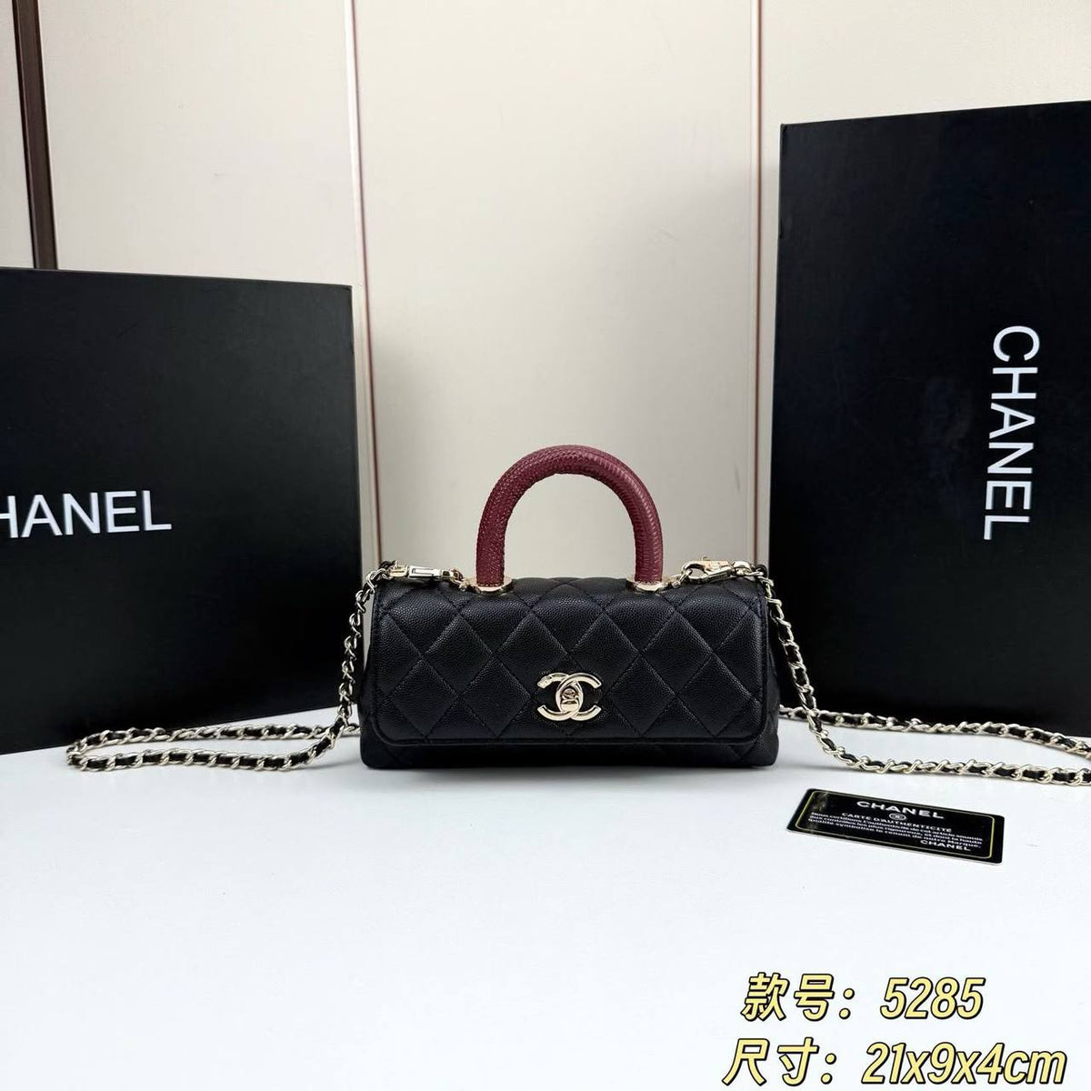 Chanel

270 dhs🇦🇪🇦🇪

Zain153
♥️♥️♥️