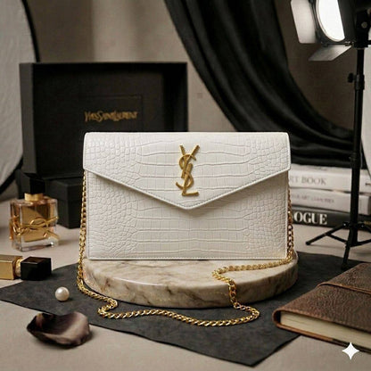 YSL  - Saint Laurent
Envelope Clutch HandBag
With BOX
🎁🎁🎁

size:  17 cm
75 dhs✅

Zain239
♥️♥️♥️