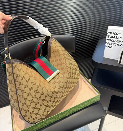 GUCCI 

COPY ONE RESTOCK 
210 dhs🪙💕

Zain39
♥️♥️♥️