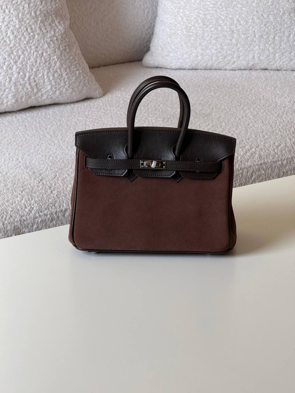 Hermes birkin velvet 25cm💕master quality😍

with box❤️
🎁🎁🎁
680 dhs🪙🖤🇦🇪

Zain51
♥️♥️♥️