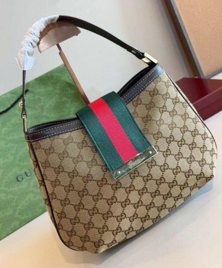GUCCI 

NEW CAME 

GOOD QUALITY 
100 dhs🇦🇪🇦🇪

Zain295
Zain39
♥️♥️♥️