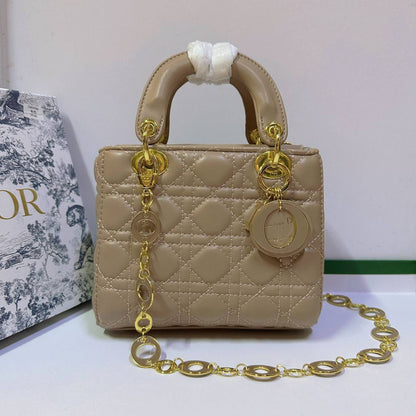 DIOR 
 HIGH QUALITY 
WITH BOX 🎁
130 dhs✅

Zain39
♥️♥️♥️