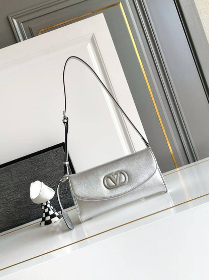 Valentino
master💓
240 dhs✅

Zain153
♥️♥️♥️