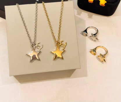Chanel set

Necklace 
Ring adjustable 💍 
Master quality 


100 dhs🇦🇪🇦🇪

normal box 📦
Zain48
♥️♥️♥️