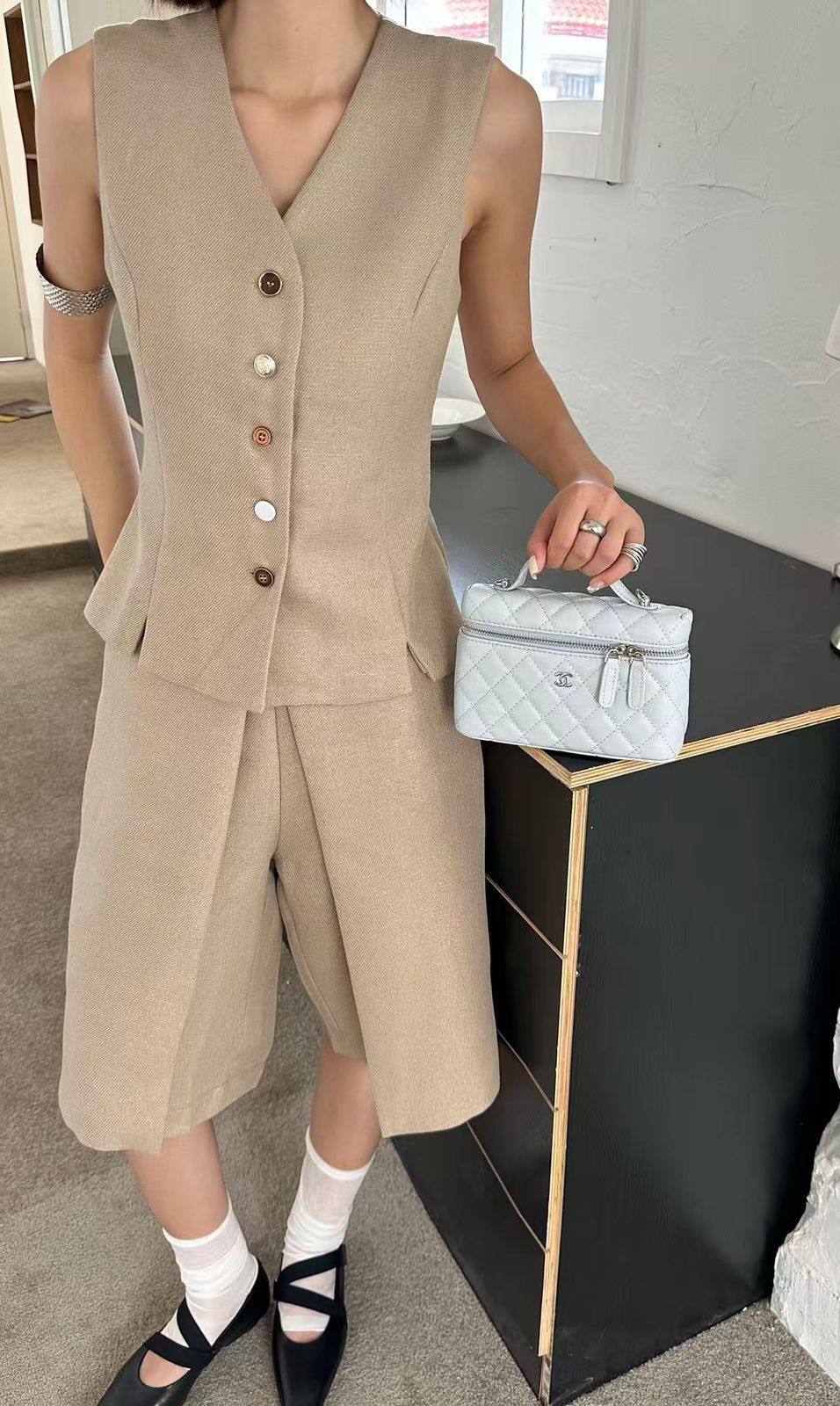 Chanel

90 dhs
With box 

Zain143
♥️♥️♥️