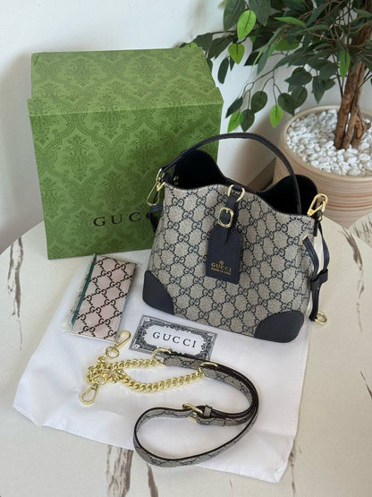 Mixed bags

Best quality

Whith box’s

110 DHS🇦🇪🇦🇪

size 21cm

Zain158
♥️♥️♥️