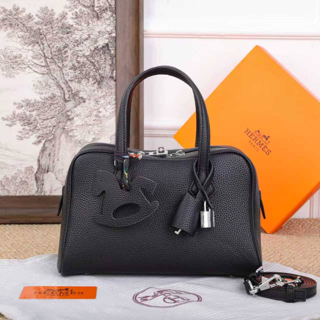 Hermes

with box
🎁🎁🎁

105 dhs🪙

Zain143
♥️♥️♥️