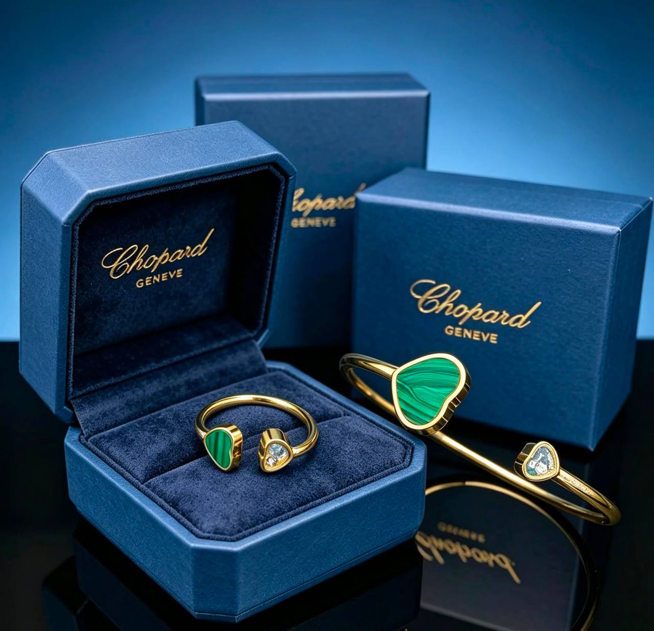 CHOPARD

BANGLE & RING
SET ✨💫

WITH SMALL BOX AND PAPER BAG 🛍️🎁

90 DHS🇦🇪

Zain89
♥️♥️♥️