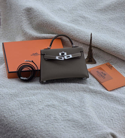 Hermes kelly 

   19Cm 
With Box
320 dhs🇦🇪🇦🇪

Zain131
♥️♥️♥️