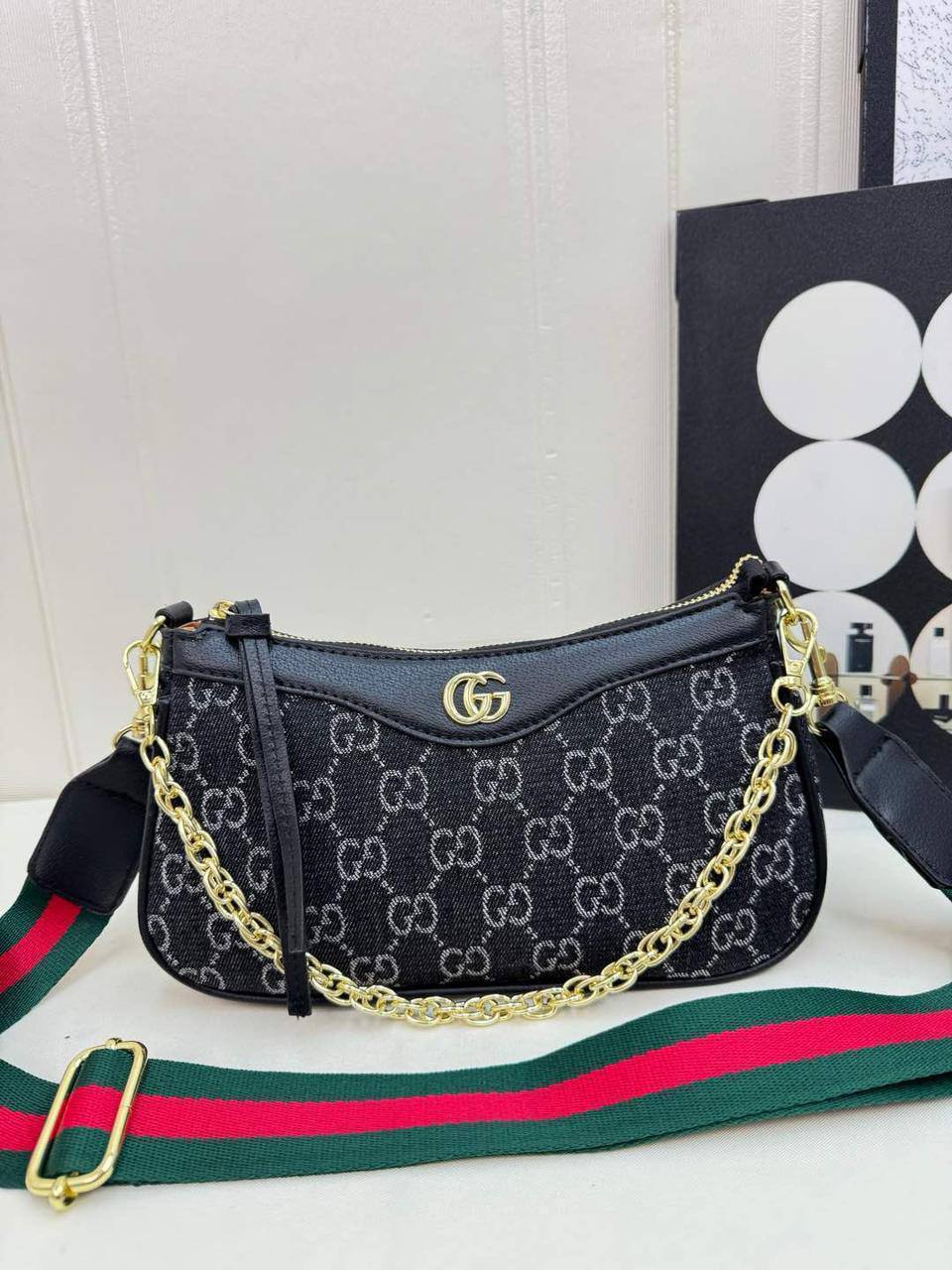Gucci
24*13*6 cm
75 dhs💓

Zain17
♥️♥️♥️