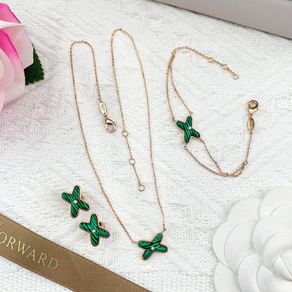 CHOUMET SET 
MASTER ✨💫
NECKLACE
BRACELET 
EARRING
160 DHS🇦🇪🇦🇪
WITH BOX AND PAPER BAG🛍️🎁

Zain89
❣️❣️❣️