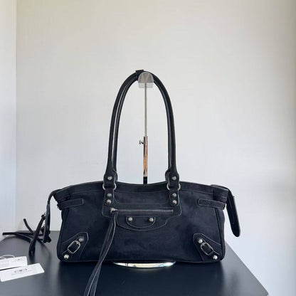 BALENCIAGA 

COPY ONE 

NEW CAME 

160 dhs🪙🌨️

Zain39
♥️♥️♥️