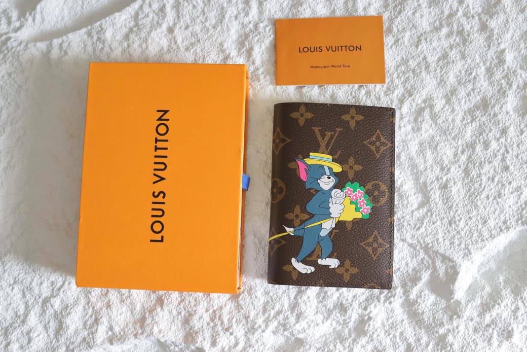 LV Passport Cover 

105 dhs💓 

With Box 
🎁🎁🎁

Master Quality

Zain33
♥️♥️♥️
